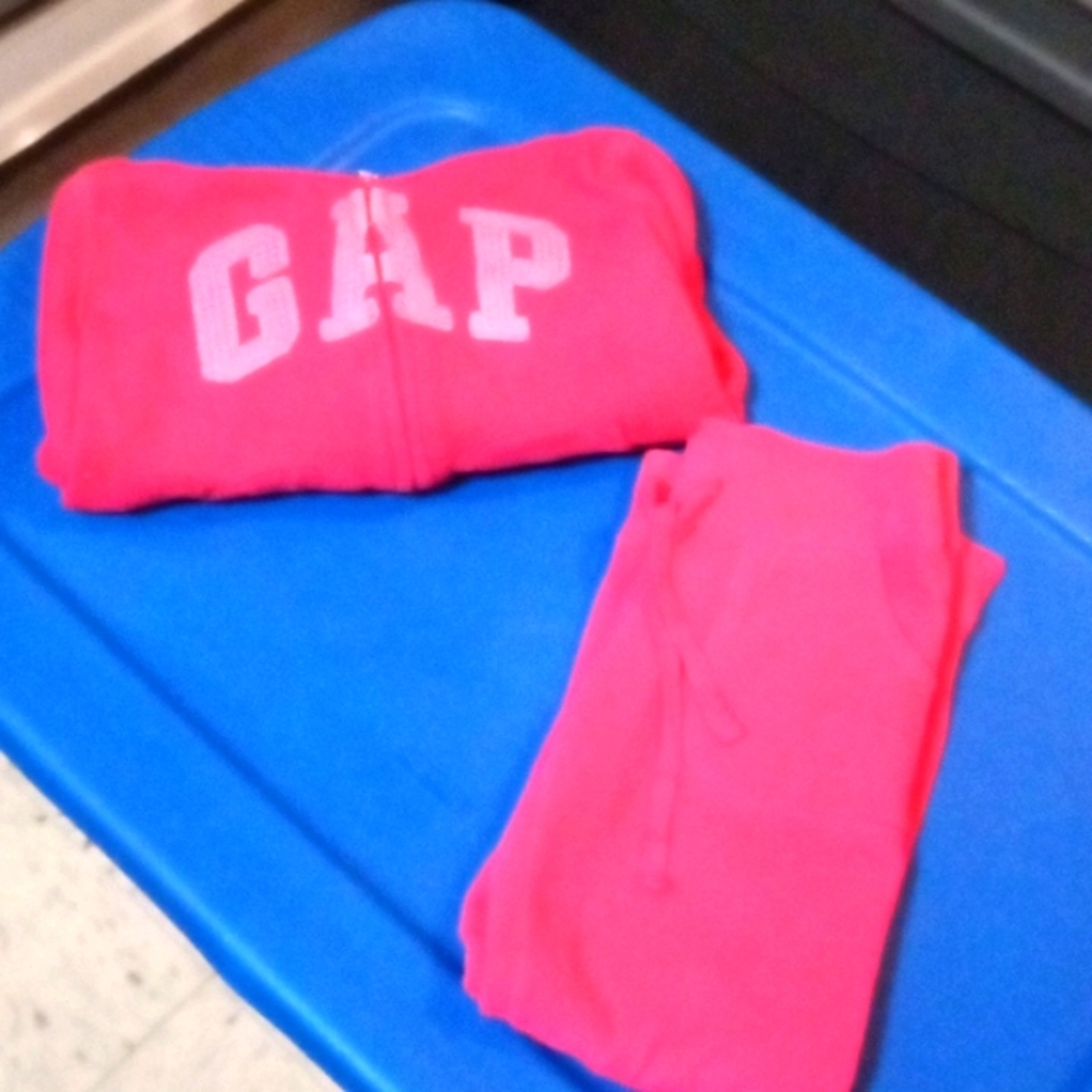 Size 6/7 GAP Hoodie with Matching pants